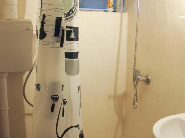 Rhodes Backpackers Boutique Hostel and Apartments : photo 3 de la chambre lit dans dortoir mixte de 4 lits