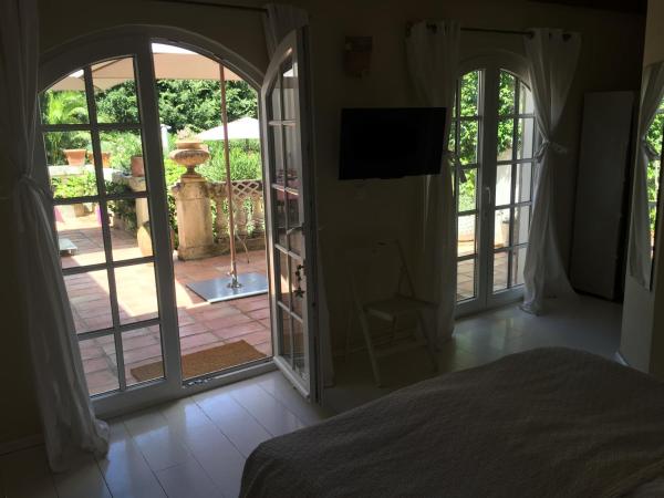 Villa La Begude : photo 5 de la chambre chambre double avec balcon 2 - vue sur piscine - 20 m²