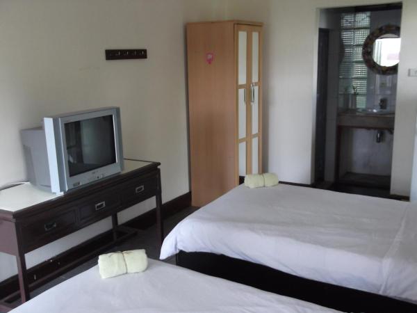 Rim Ping Guest House : photo 3 de la chambre chambre lits jumeaux d'angle