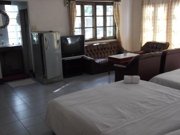Rim Ping Guest House : photo 3 de la chambre chambre familiale (2 adultes + 2 enfants)