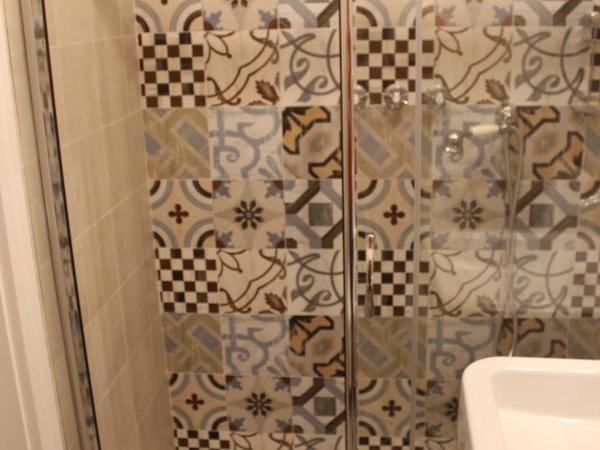 B&B Dei Cardinale : photo 7 de la chambre chambre triple avec salle de bains privative