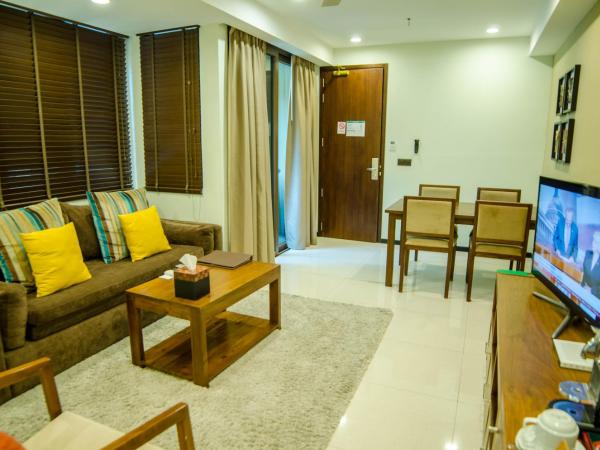 The Somerset Hotel : photo 1 de la chambre premier business suite (free return airport transfer, 10% off on food & beverage and complimentary gym access)