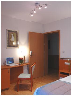 Hotel South Charleroi Airport : photo 4 de la chambre chambre quadruple avec parking et transfert aéroport