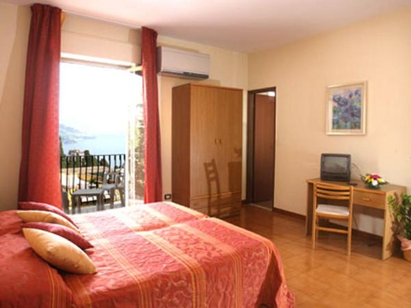 Hotel Natalina : photo 1 de la chambre chambre double ou lits jumeaux - vue sur mer