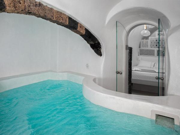 Aperto Suites - Adults Only : photo 1 de la chambre suite troglodyte junior avec jacuzzi intérieur