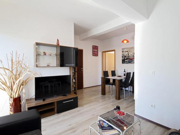 Vukosav Family Apartments and Rooms : photo 5 de la chambre appartement avec balcon