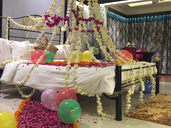 Prithvi Hotels : photo 6 de la chambre chambre lit king-size avec balcon