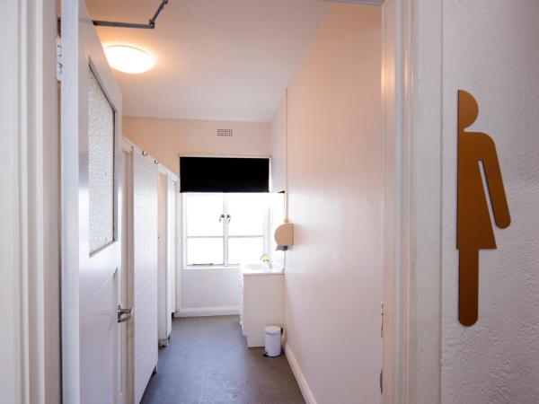 Mowbray Hotel : photo 3 de la chambre single room with shared bathroom and free welcome drink for one guest