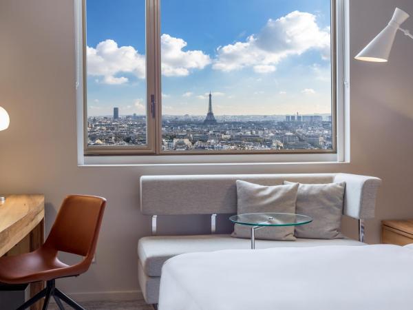 Hyatt Regency Paris Etoile : photo 4 de la chambre chambre lit king-size avec accès au club - vue sur tour eiffel