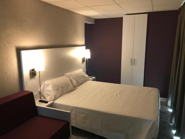 Hostal Boutique BBB Auto check in : photo 4 de la chambre chambre familiale avec terrasse