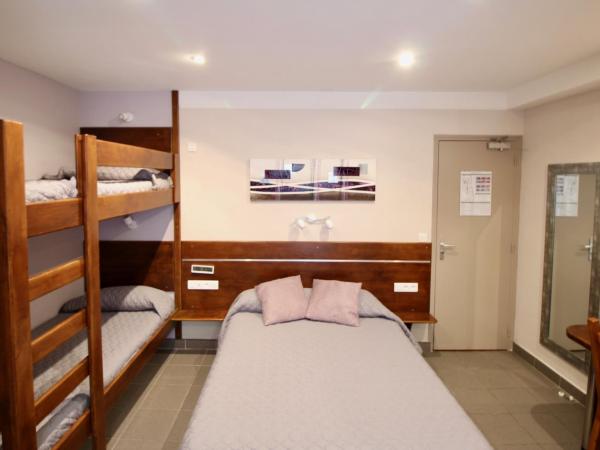 Hotel des Pyrénées : photo 1 de la chambre chambre quadruple