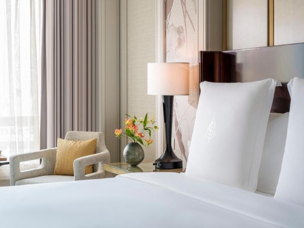 Four Seasons Hotel Macao : photo 1 de la chambre chambre lit king-size premier