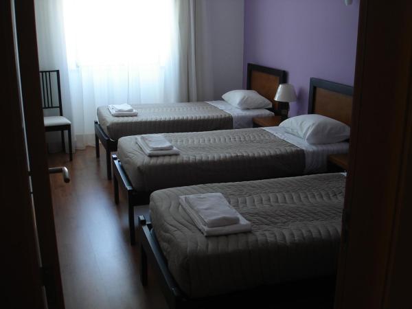 Areia Da Foz : photo 6 de la chambre chambre triple Économique avec salle de bains commune