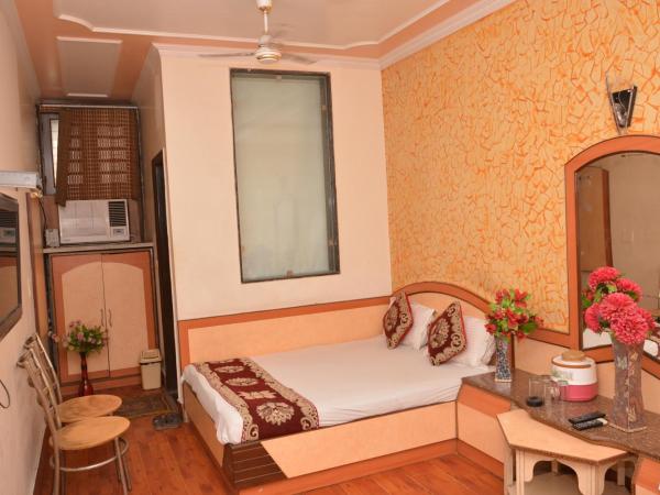 Hotel Yatri International : photo 1 de la chambre chambre familiale