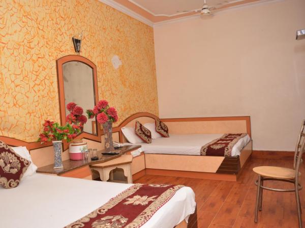 Hotel Yatri International : photo 2 de la chambre chambre familiale