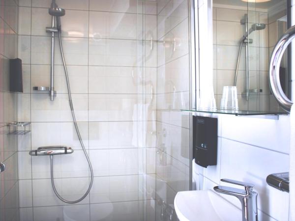 Rygerfjord Hotel & Hostel : photo 10 de la chambre cabine double standard avec salle de bains privative 