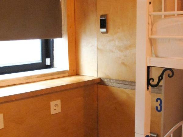 Rhodes Backpackers Boutique Hostel and Apartments : photo 7 de la chambre lit dans dortoir mixte de 4 lits