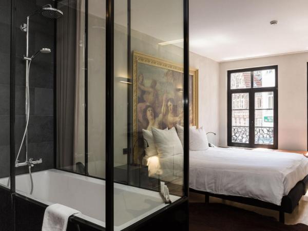 HotelO Kathedral : photo 7 de la chambre chambre double supérieure avec climatisation - vue sur cathédrale