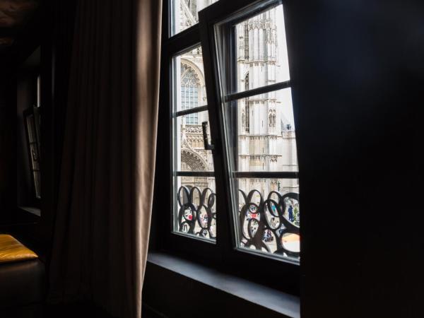 HotelO Kathedral : photo 4 de la chambre chambre double de luxe avec climatisation - vue sur cathédrale