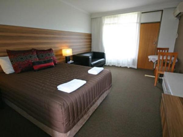 Red Cedars Motel : photo 1 de la chambre chambre lit queen-size