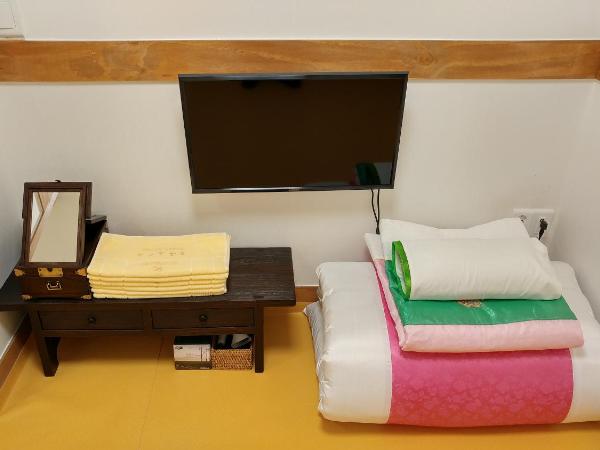 Sophia Hanok Guesthouse : photo 7 de la chambre chambre simple avec salle de bains privative