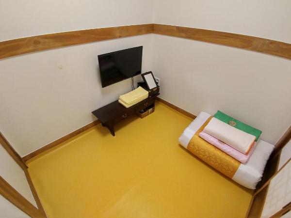 Sophia Hanok Guesthouse : photo 6 de la chambre chambre simple avec salle de bains privative