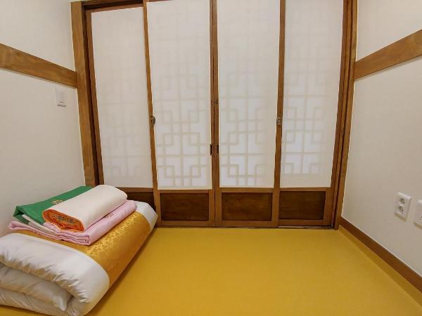 Sophia Hanok Guesthouse : photo 4 de la chambre chambre simple avec salle de bains privative