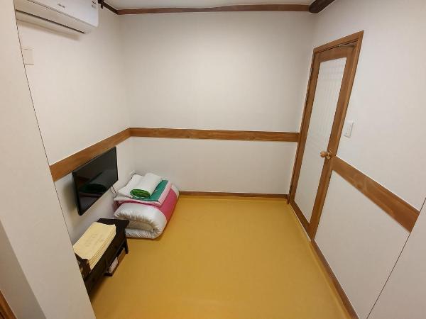 Sophia Hanok Guesthouse : photo 4 de la chambre chambre double avec salle de bains privative