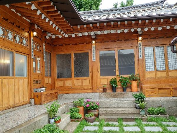 Sophia Hanok Guesthouse : photo 8 de la chambre chambre triple avec salle de bains privative