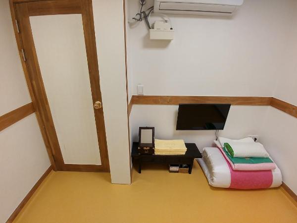 Sophia Hanok Guesthouse : photo 5 de la chambre chambre double avec salle de bains privative