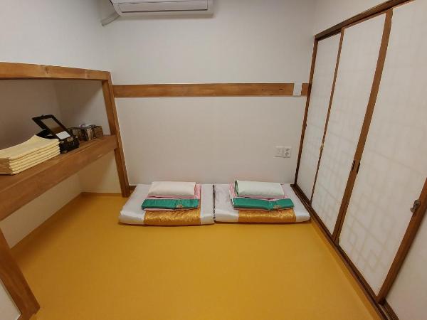 Sophia Hanok Guesthouse : photo 3 de la chambre chambre double avec salle de bains privative
