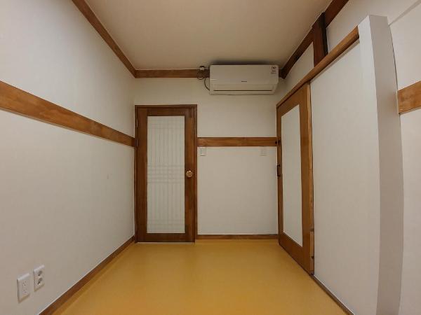 Sophia Hanok Guesthouse : photo 7 de la chambre chambre triple avec salle de bains privative