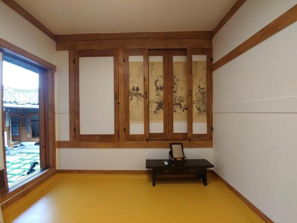 Sophia Hanok Guesthouse : photo 5 de la chambre chambre familiale avec salle de bains privative