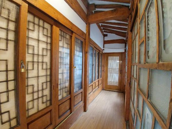Sophia Hanok Guesthouse : photo 3 de la chambre chambre triple avec salle de bains privative