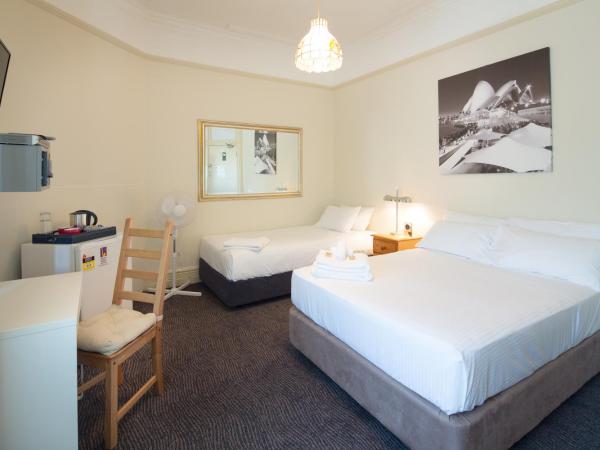 Neutral Bay Lodge : photo 2 de la chambre chambre familiale avec salle de bains commune