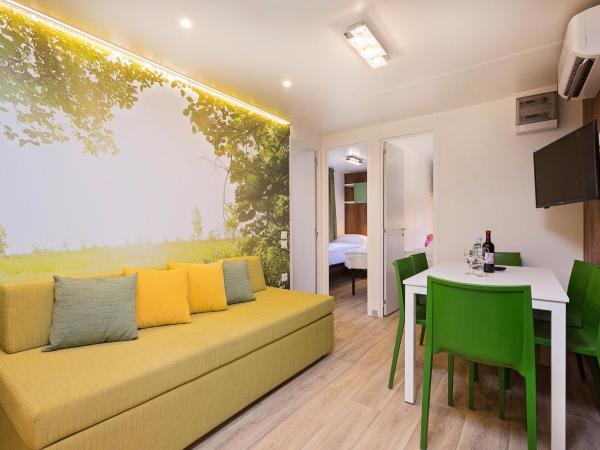 Maistra Camping Veštar Mobile homes : photo 5 de la chambre mobile home familial 3 chambres - escapade en forêt