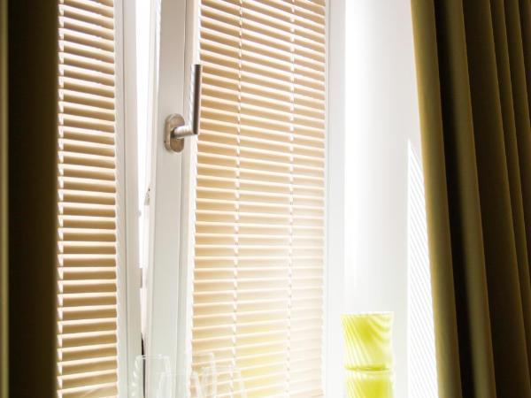 1st Floor Köln 2 : photo 5 de la chambre chambre double supérieure avec baignoire spa