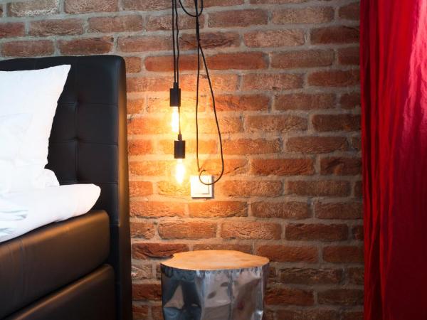 1st Floor Köln 2 : photo 4 de la chambre suite junior avec sauna et baignoire spa