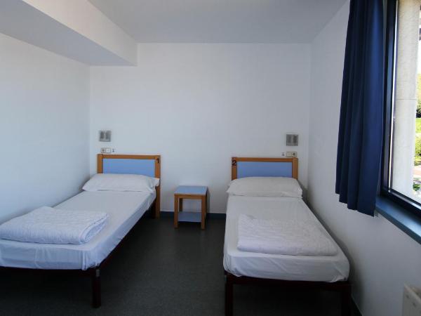 Bilbao Hostel : photo 3 de la chambre chambre double avec salle de bains commune