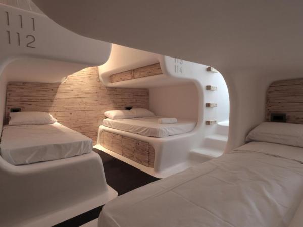 MyCocoon Hostel : photo 3 de la chambre dortoir privé pour 10 (2 lits doubles + 6 lits simples)