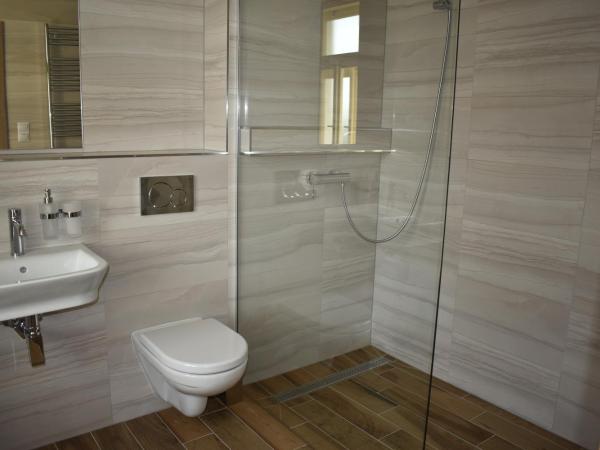 1st Republic Villa - Adults only : photo 6 de la chambre double room with castle view - free parking