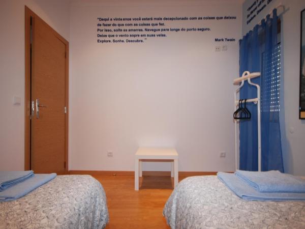 Green Wave Hostel : photo 4 de la chambre chambre lits jumeaux avec salle de bains commune