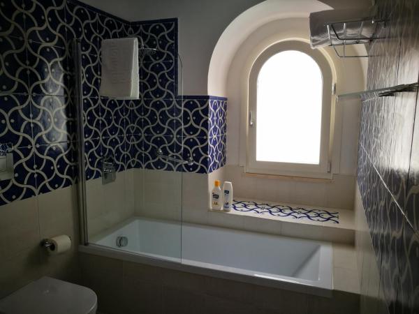 Villa Patrizi : photo 10 de la chambre chambre double deluxe avec baignoire