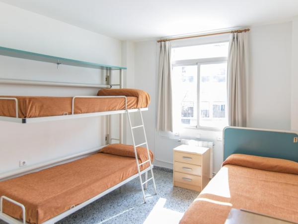 Albergue Inturjoven Granada : photo 2 de la chambre lit simple en dortoir