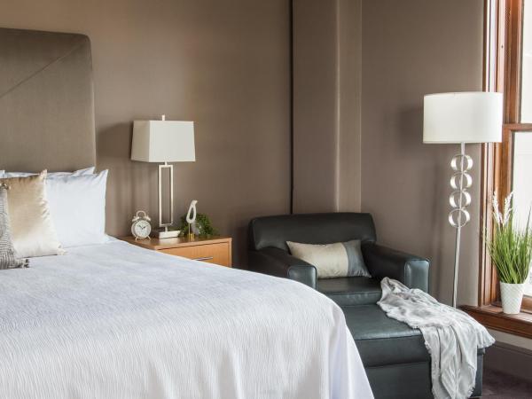 Magnolia Hotel Downtown Dallas : photo 2 de la chambre chambre lit queen-size - accessible aux personnes à mobilité réduite