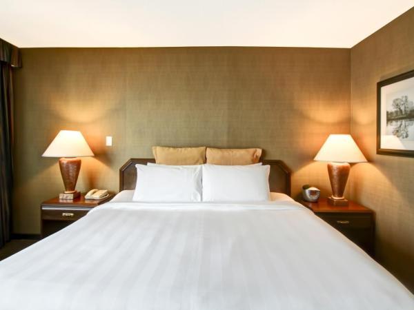 Chateau Lacombe Hotel : photo 10 de la chambre chambre lit king-size - vue sur rivière