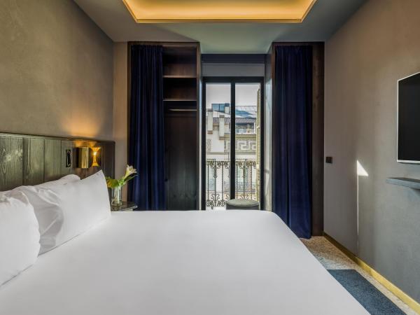 Room Mate Gerard : photo 4 de la chambre chambre double standard avec balcon 