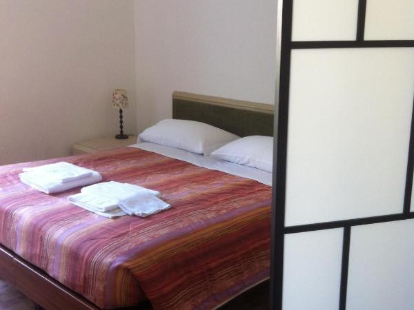 Hotel Gambara : photo 10 de la chambre chambre double ou lits jumeaux avec salle de bains commune