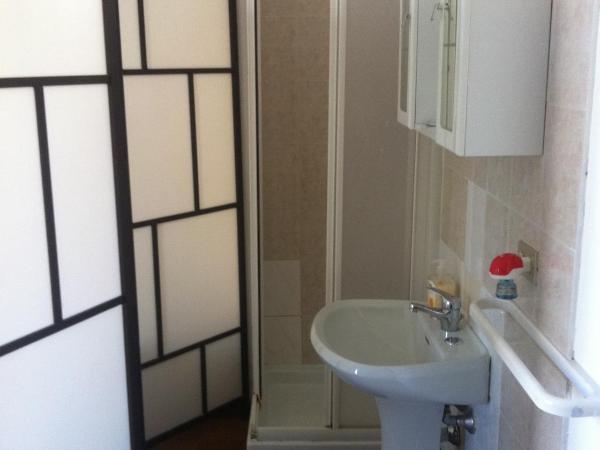Hotel Gambara : photo 9 de la chambre chambre double ou lits jumeaux avec salle de bains commune