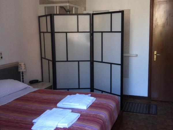 Hotel Gambara : photo 6 de la chambre chambre double ou lits jumeaux avec salle de bains commune